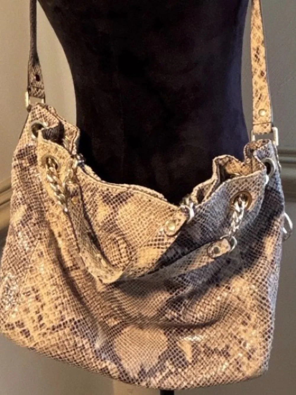 Michael Kors Beige/Black Snake Print Embossed Shoulder Bag Gold Chain - Picture 2 of 7